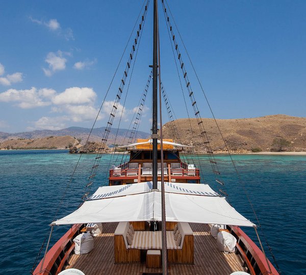 SAMATA Yacht Charter Details, Custom Built Indonesian Phinisi Yacht